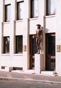 Ερμής, 1981, σφυρήλατος χαλκός, Szentháromság, Βουδαπέστη
